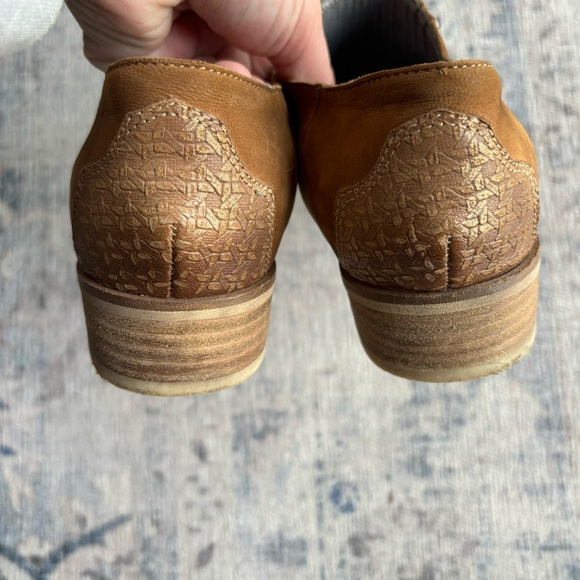 Sundance Brown Leather Flats - Picture 6 of 13